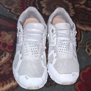 On Cloud Running White Sneakers Size 7.5